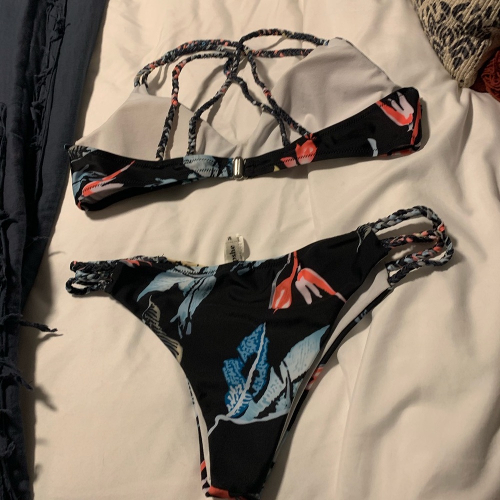 Cupshe floral bikini size M